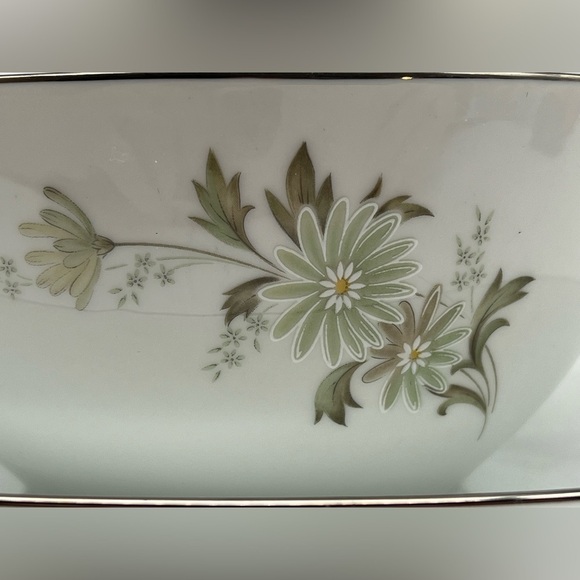 Noritake Soroya 6853 Gravy Boat Light Green Daisy Simple MCM Floral Pattern - Picture 7 of 7